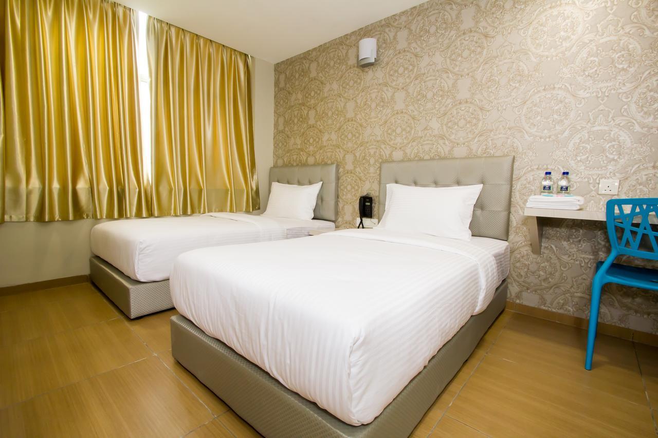 888 Boutique Hotel Batu Pahat Esterno foto
