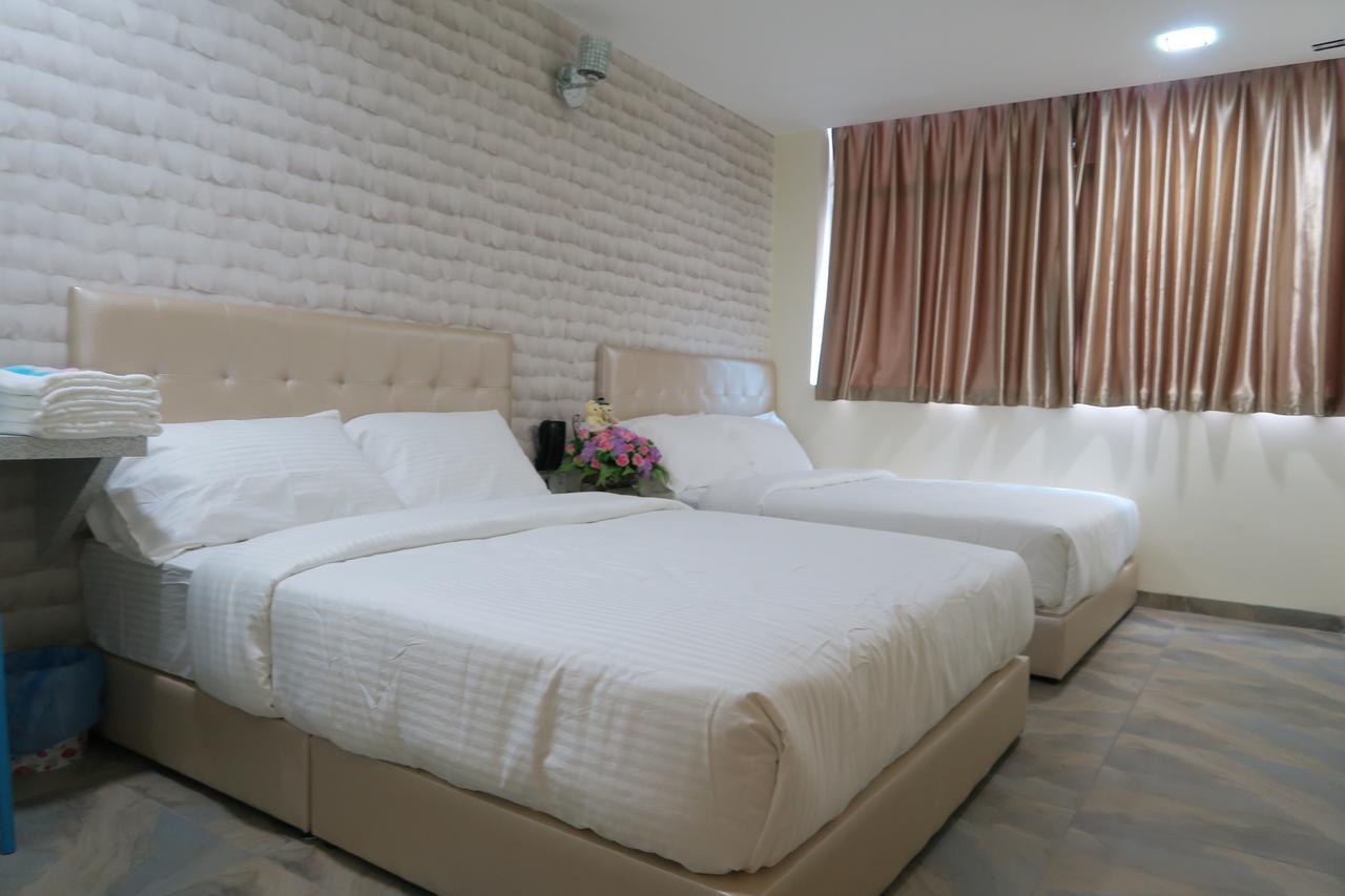 888 Boutique Hotel Batu Pahat Esterno foto